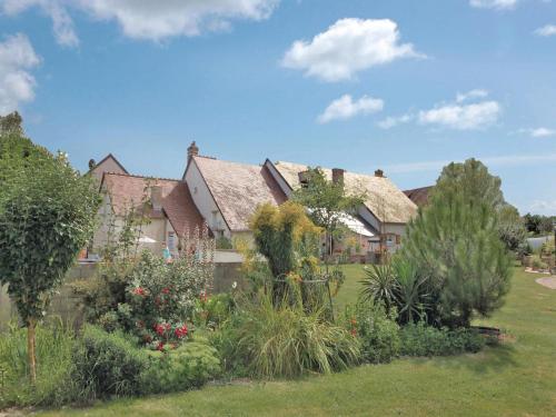 Holiday home Dame Marie les Bois 41 : Guest accommodation near Santenay
