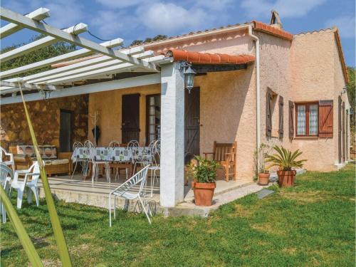 Three-Bedroom Holiday Home in Cargese : Guest accommodation near Vico