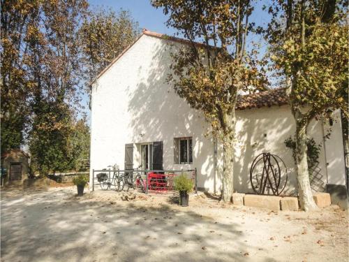 Holiday Home Narbonne with a Hot tub 06 : Guest accommodation near Vinassan