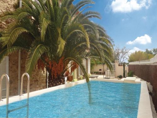 Holiday Home St Andre de Roquelongu with a Fireplace 07 : Guest accommodation near Cruscades