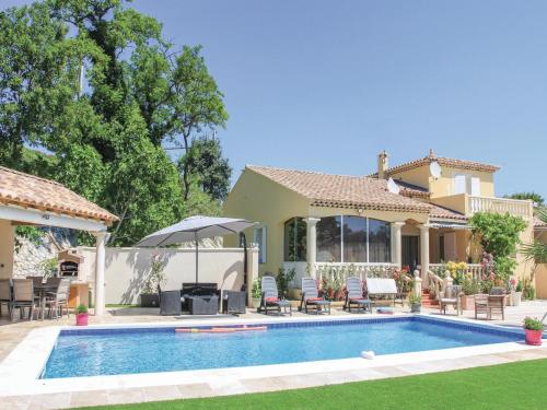 Five-Bedroom Holiday home Les Angles with a Fireplace 02 : Guest accommodation near Barbentane