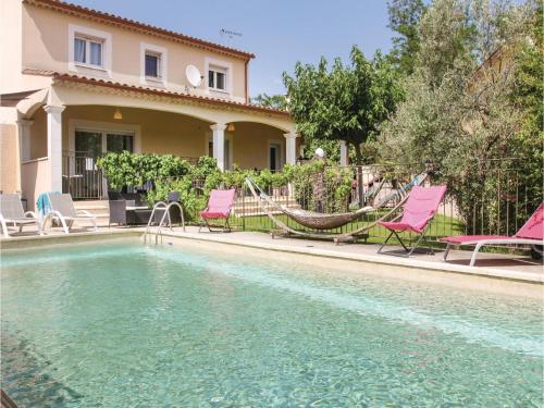 Three-Bedroom Holiday Home in Les Angles : Guest accommodation near Barbentane