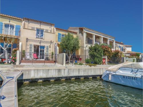 Two-Bedroom Holiday Home in Aigues Mortes : Guest accommodation near Aigues-Mortes