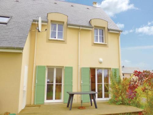 Holiday Home Allée Jules Dumont D'Urville : Guest accommodation near Russy