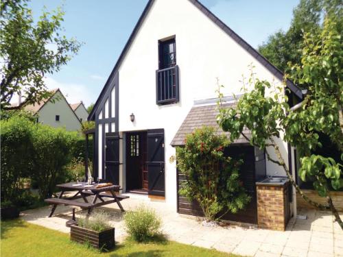 Two-Bedroom Holiday Home in Houlgate : Guest accommodation near Cresseveuille