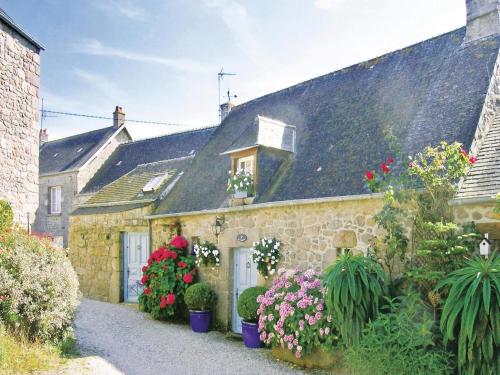 Holiday home Route des Monts : Guest accommodation near Saint-Vaast-la-Hougue