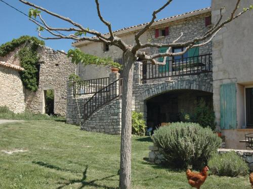 Holiday Home Les Roux - 08 : Guest accommodation near Céreste