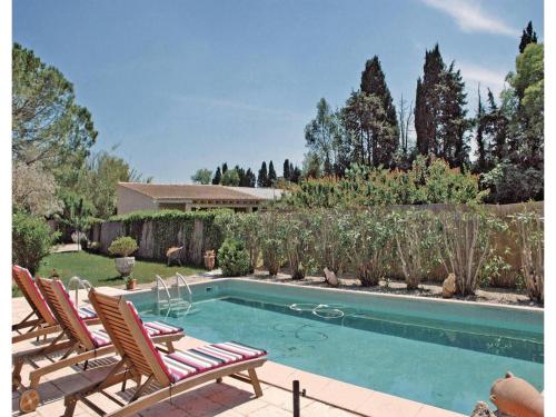 Holiday home Saint Remy de Provence 56 with Outdoor Swimmingpool : Guest accommodation near Mas-Blanc-des-Alpilles