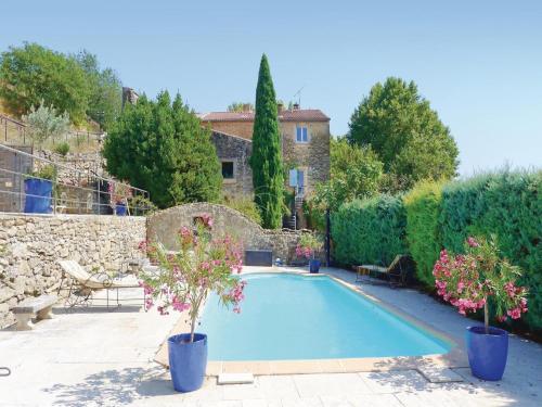 Holiday Home Cornillon Confoux 08 : Guest accommodation near Lançon-Provence