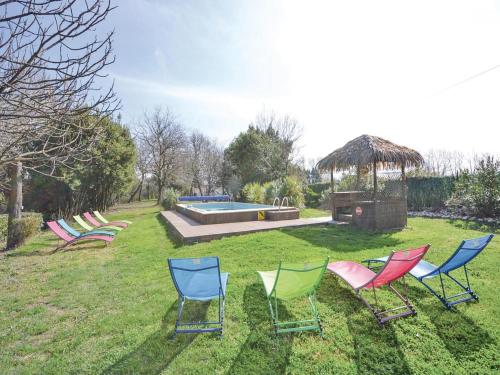 Holiday home Chemin Du Moulin : Guest accommodation near Camaret-sur-Aigues