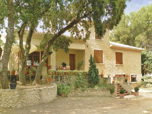 Holiday home Route De Caromb : Guest accommodation near Saint-Hippolyte-le-Graveyron