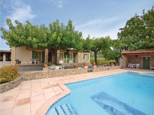 Holiday Home Chemin Des Etangs : Guest accommodation near Lagnes
