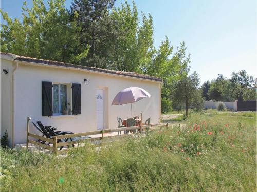 One-Bedroom Holiday Home in L'Isle Sur Sorgue : Guest accommodation near Le Thor