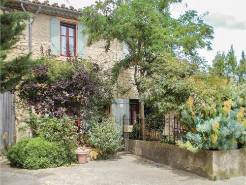 Two-Bedroom Holiday Home in Viens : Guest accommodation near Saint-Martin-de-Castillon
