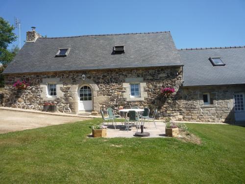 Les Bruyeres : Guest accommodation near Plourac'h