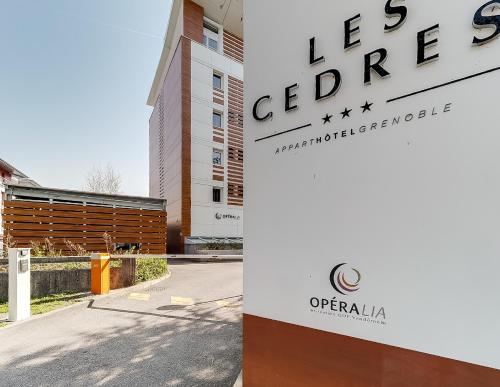 Apparthotel Opéralia Grenoble Les Cèdres : Guest accommodation near Grenoble