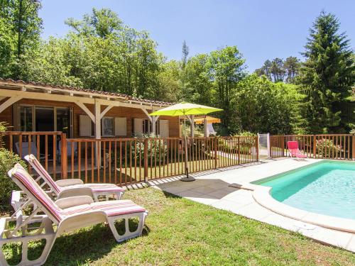 Orée du Bois : Guest accommodation near Saint-Sulpice-de-Roumagnac