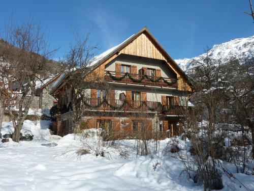 Chalet Solneige : Bed and Breakfast near Oz