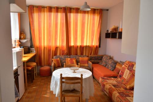 Appartements Luccisano : Apartment near Campile