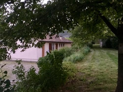 Une terrasse en Ardeche : Guest accommodation near Gravières