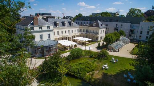 Clarion Hotel Château Belmont Tours : Hotel near Saint-Antoine-du-Rocher