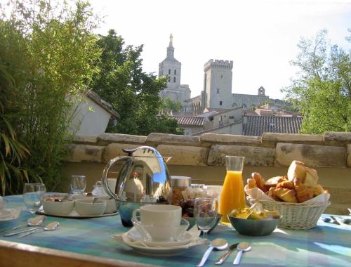 Le Limas : Bed and Breakfast near Villeneuve-lès-Avignon