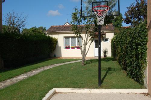Angels Inn : Guest accommodation near Couilly-Pont-aux-Dames