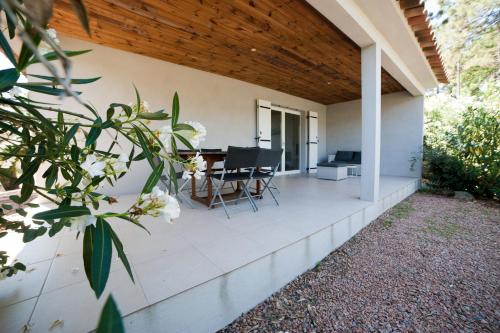 Holiday home Pianelli : Guest accommodation near Figari