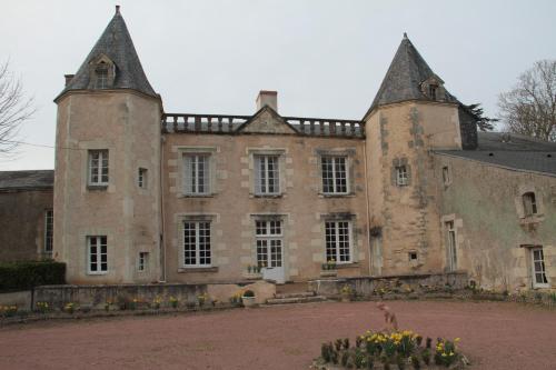 Le Logis de la Foret : Guest accommodation near Mauzé-Thouarsais