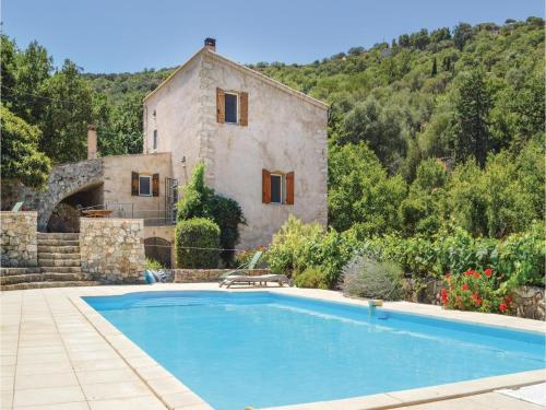 Four-Bedroom Holiday Home in Ville di Paraso : Guest accommodation near Occhiatana