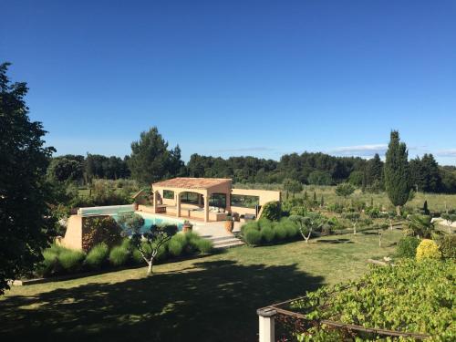 Mas nord Alpilles : Guest accommodation near Noves