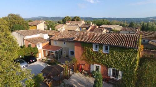 Les Passiflores : Bed and Breakfast near Roussillon