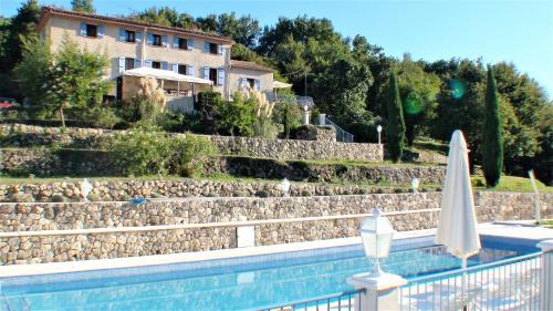 B&B with charm, quiet, kitchen, sw pool. : Bed and Breakfast near Grasse