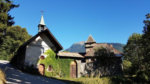 Château du Vigny - Gîte : Guest accommodation near Saint-Martin-d'Arc