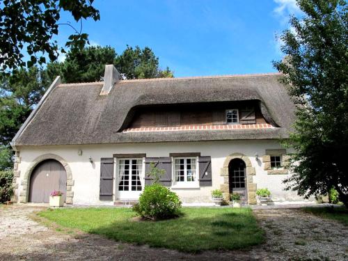 Holiday home Kertanguy : Guest accommodation near Plougourvest
