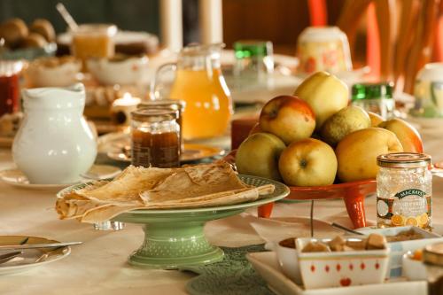 La Ferme de Lintever : Bed and Breakfast near Kergrist