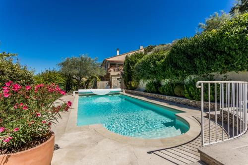 Les Terrasses du Luberon : Bed and Breakfast near Buoux