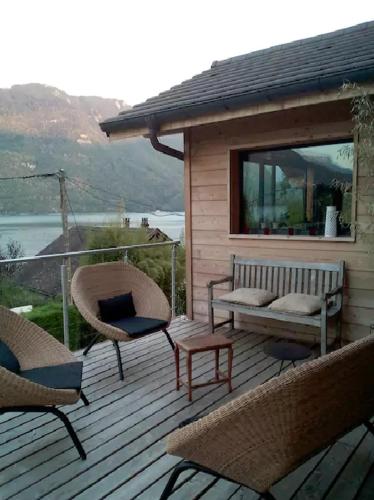 Le chalet du Lac : Guest accommodation near Giez