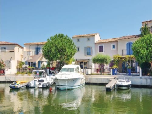 Three-Bedroom Holiday Home in Aigues-Mortes : Guest accommodation near Aigues-Mortes