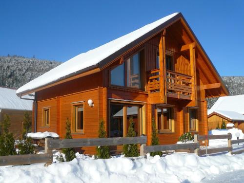 Chalet Clairefontaine : Guest accommodation near Champdray