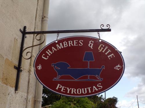 Chambres Peyroutas : Bed and Breakfast near Mérignas