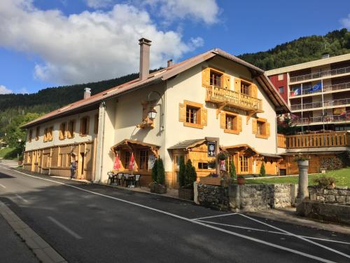 Relais Mont Jura Adults Only : Bed and Breakfast near Challex