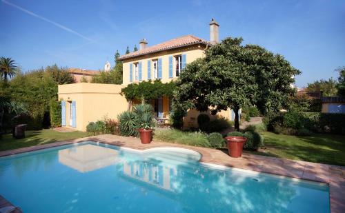 Villa Les Glycines : Guest accommodation near Saint-Tropez