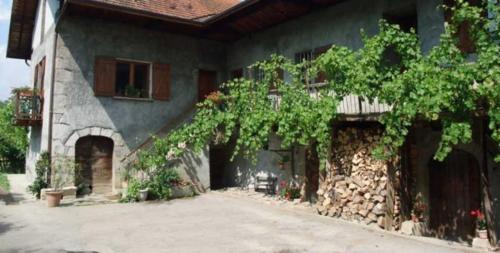 Domaine du Grand Cellier - Insolite en Savoie : Guest accommodation near Pallud