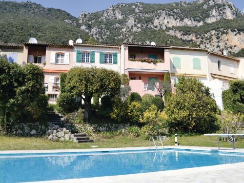 Holiday Home Tourrettes sur Loup I : Guest accommodation near Courmes