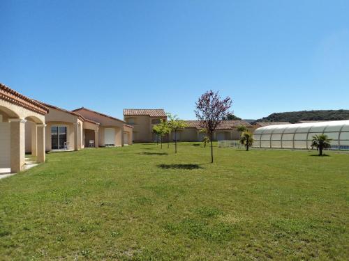 Park & Suites Village Gorges de l'Hérault-Cévennes : Guest accommodation near Cazilhac