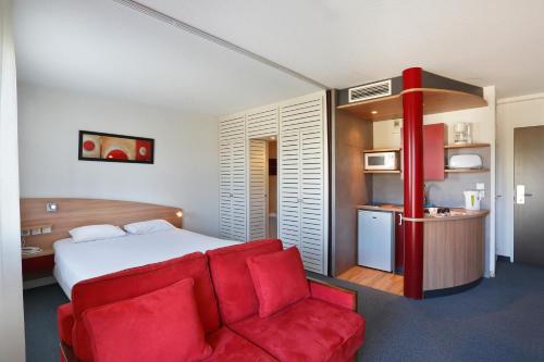 Suite-Home Saran : Guest accommodation near Fleury-les-Aubrais
