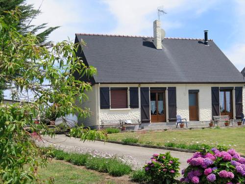 Ferienhaus Saint Jacut-de-la-Mer 100S : Guest accommodation near Créhen