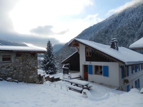 Chalet Peillex : Guest accommodation near La Baume