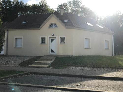 Country house in Disneyland : Guest accommodation near Le Plessis-aux-Bois